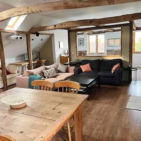 The Cart Loft - Private Apartment On Farm In Rye Peasmarsh Exterior photo